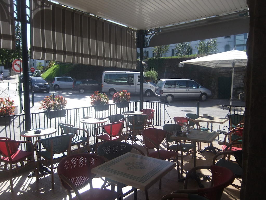 Hotel-Cafe Du Trinquet Камбо-ле-Бен Экстерьер фото