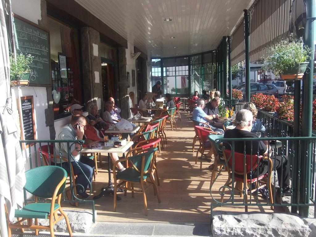 Hotel-Cafe Du Trinquet Камбо-ле-Бен Экстерьер фото